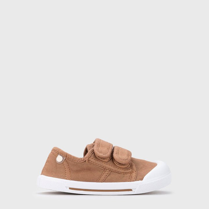 Canvas v. sneakers - MyMara