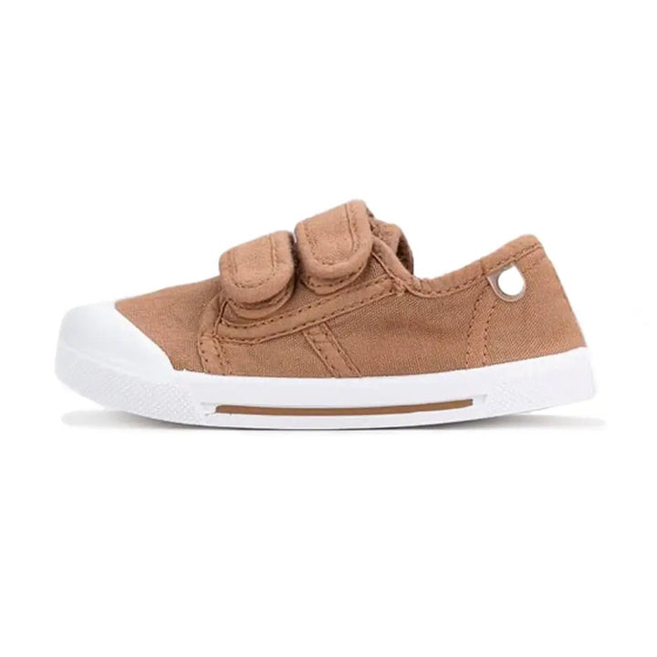 Canvas v. sneakers - MyMara